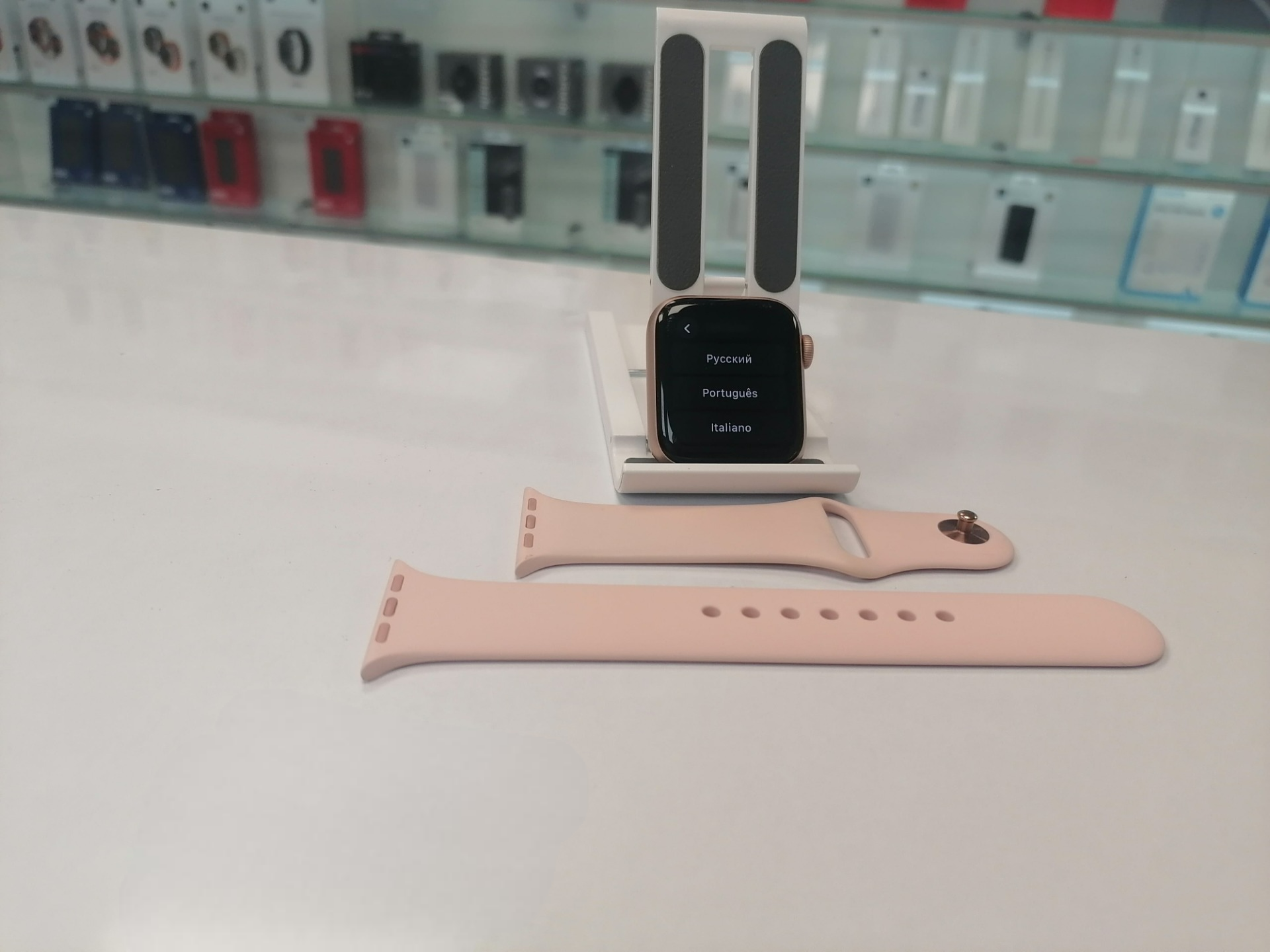 Apple Watch Series 4 40 мм (MU682) , корпус из алюминия золотого цвета - Б/У