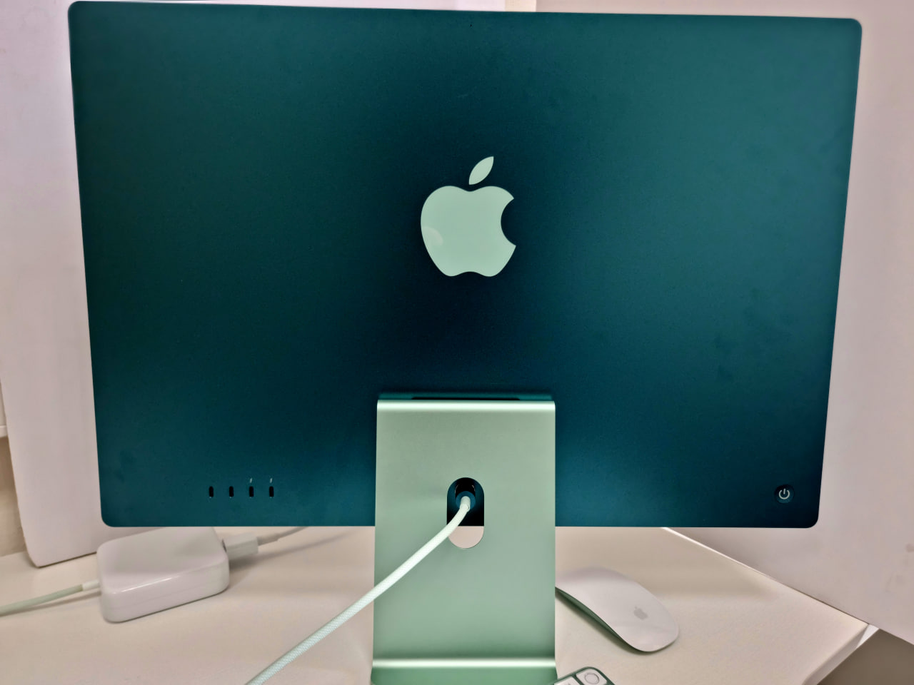 iMac 24" (2023) Retina 4,5K MQRN3 Green (M3 8Core CPU, 10Core GPU/8Gb/256SSD) - Б/У