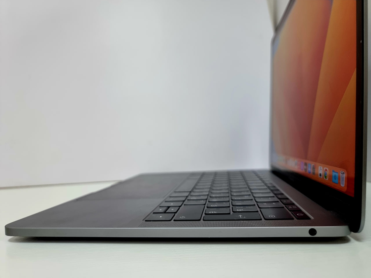 MacBook Pro 13" Retina (Mid 2017) Silver MPXR2 (Core i5 2,3 GHz/8Gb/128Gb SSD) (21 циклов / Без коробки) - Б/У MacBook Pro 13" Retina (Mid 2017) Silver MPXR2 (Core i5 2,3 GHz/8Gb/128Gb SSD) (21 циклов / Без коробки) - Б/У