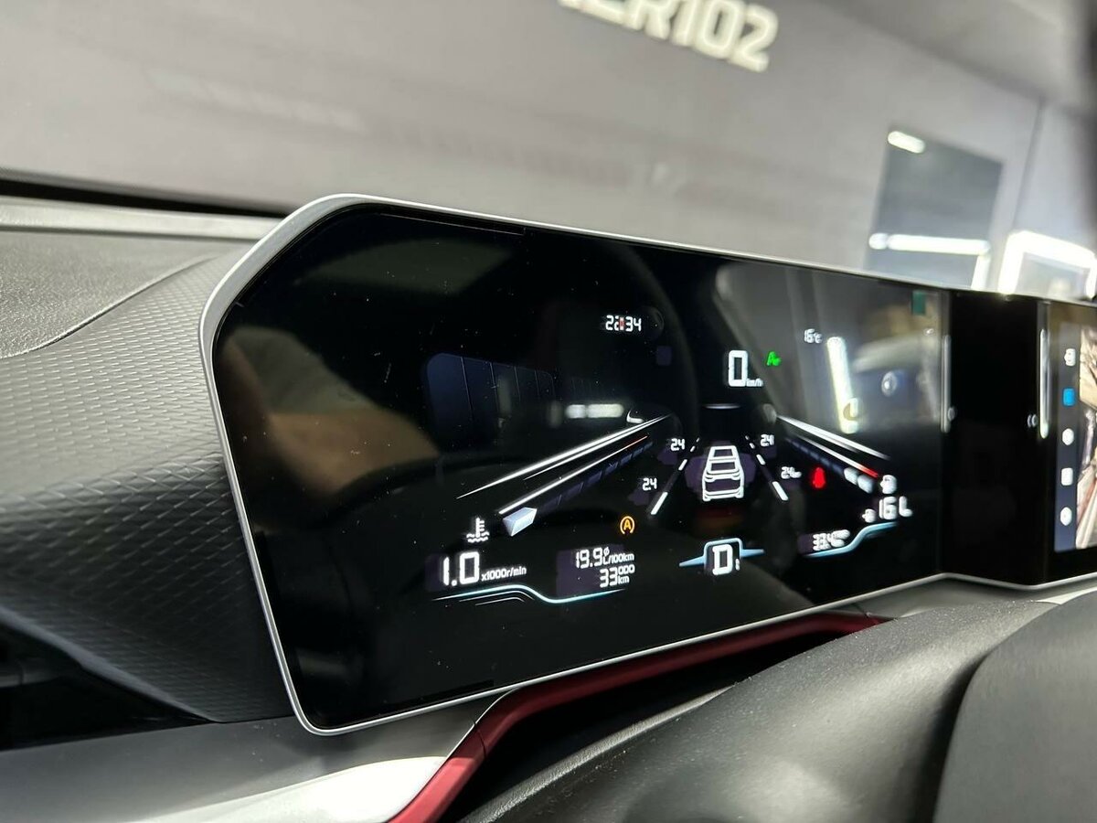 Geely coolray white 2024 черный салон