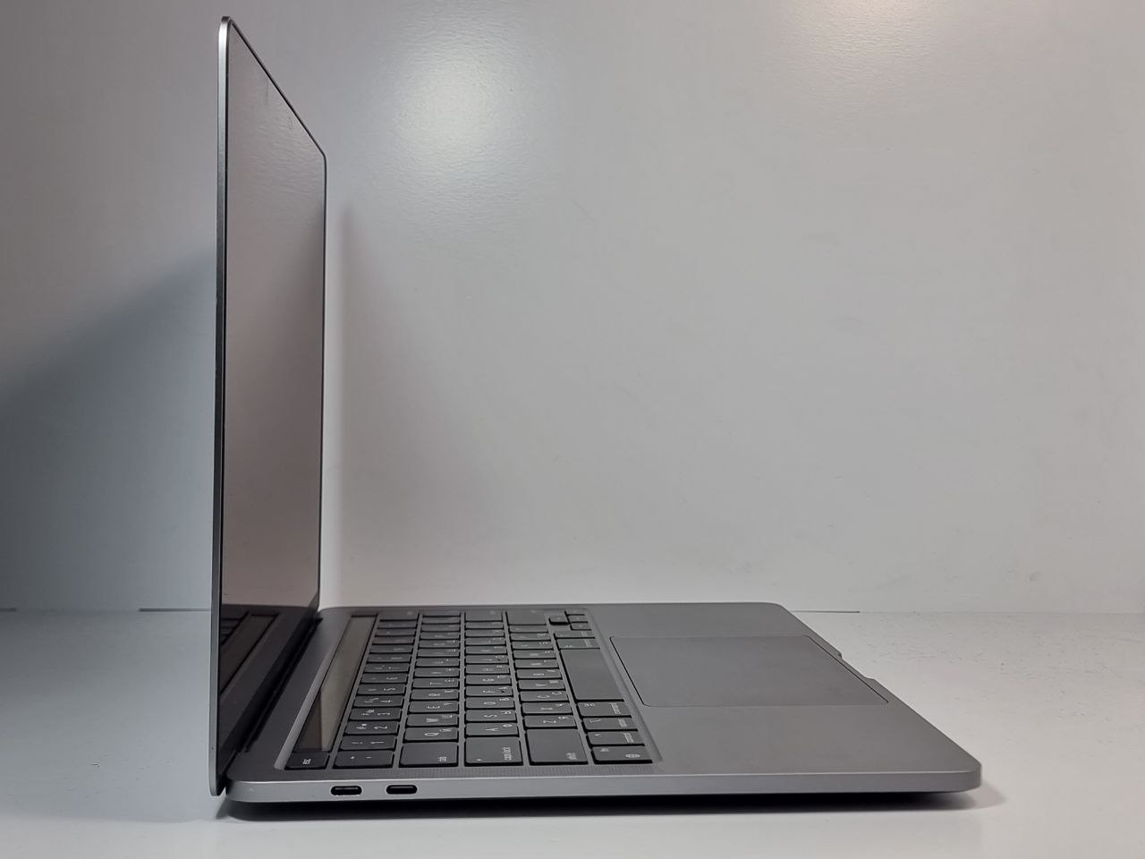 MacBook Pro 13" Touch Bar and Touch ID (Mid 2022) MNEJ3 Space Gray (M2/8Gb/512Gb SSD) (215 циклов) - БУ MacBook Pro 13" Touch Bar and Touch ID (Mid 2022) MNEJ3 Space Gray (M2/8Gb/512Gb SSD) (215 циклов) - БУ
