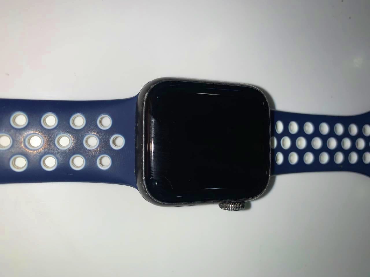 Apple Watch SE, 40 мм, (2021) (MKQ13) корпус из алюминия цвета «серый космос», спортивный браслет (Без коробки) - Б/У
