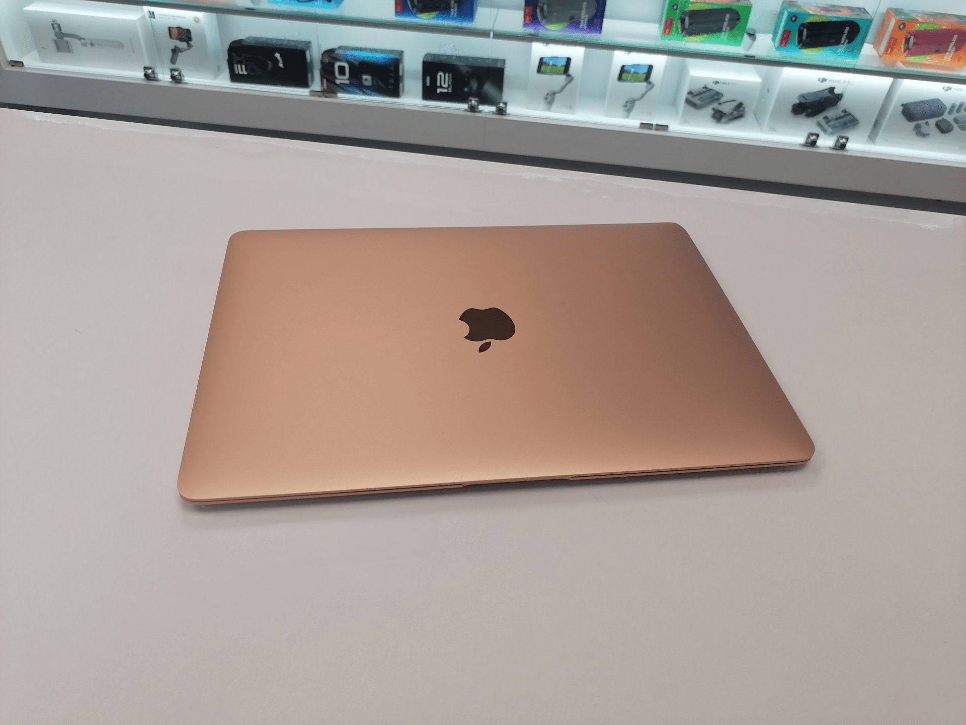 MacBook Air 13" Gold MGNE3RU/A (Late 2020) M1 8Gb/512Gb SSD/Touch ID (23 цикла) - Б/У MacBook Air 13" Gold MGNE3RU/A (Late 2020) M1 8Gb/512Gb SSD/Touch ID (23 цикла) - Б/У