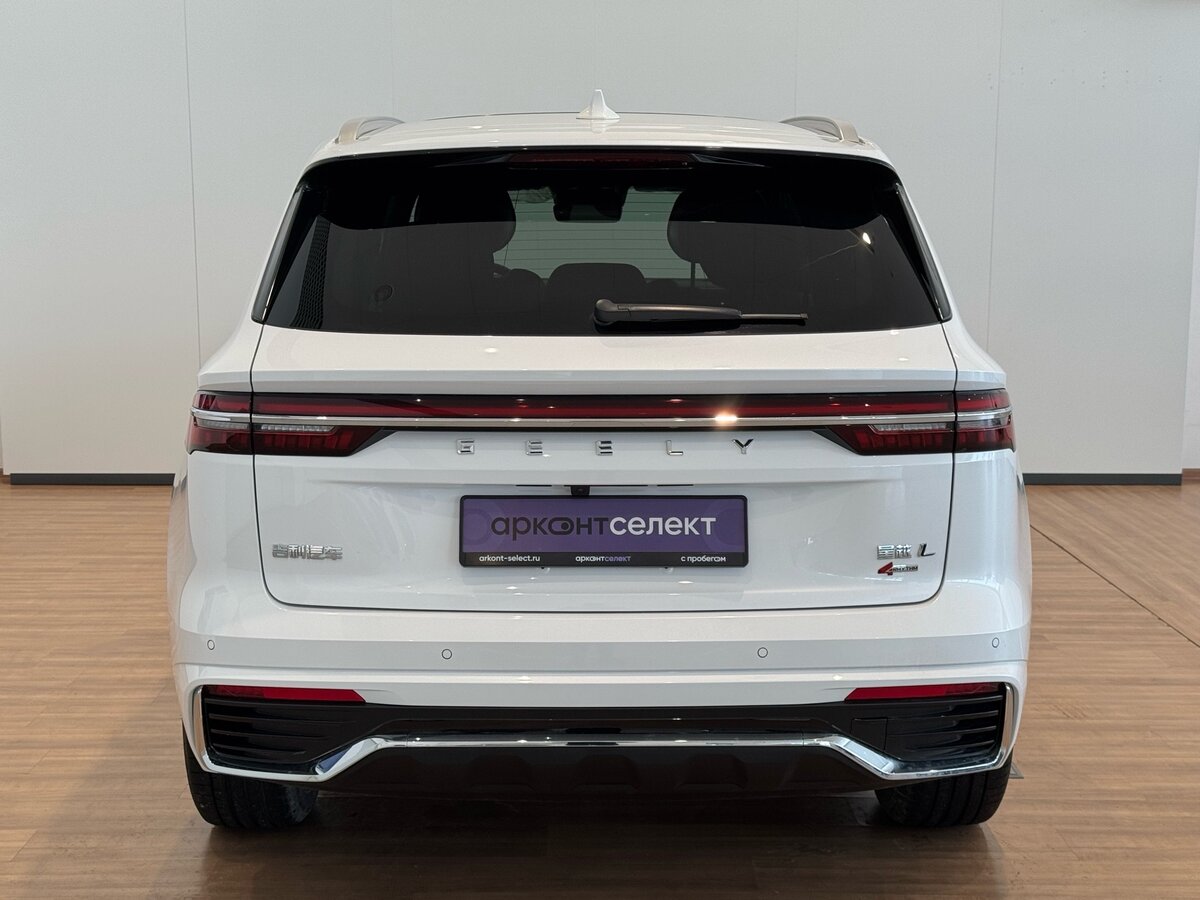 Geely Monjaro белый 2025 черный салон