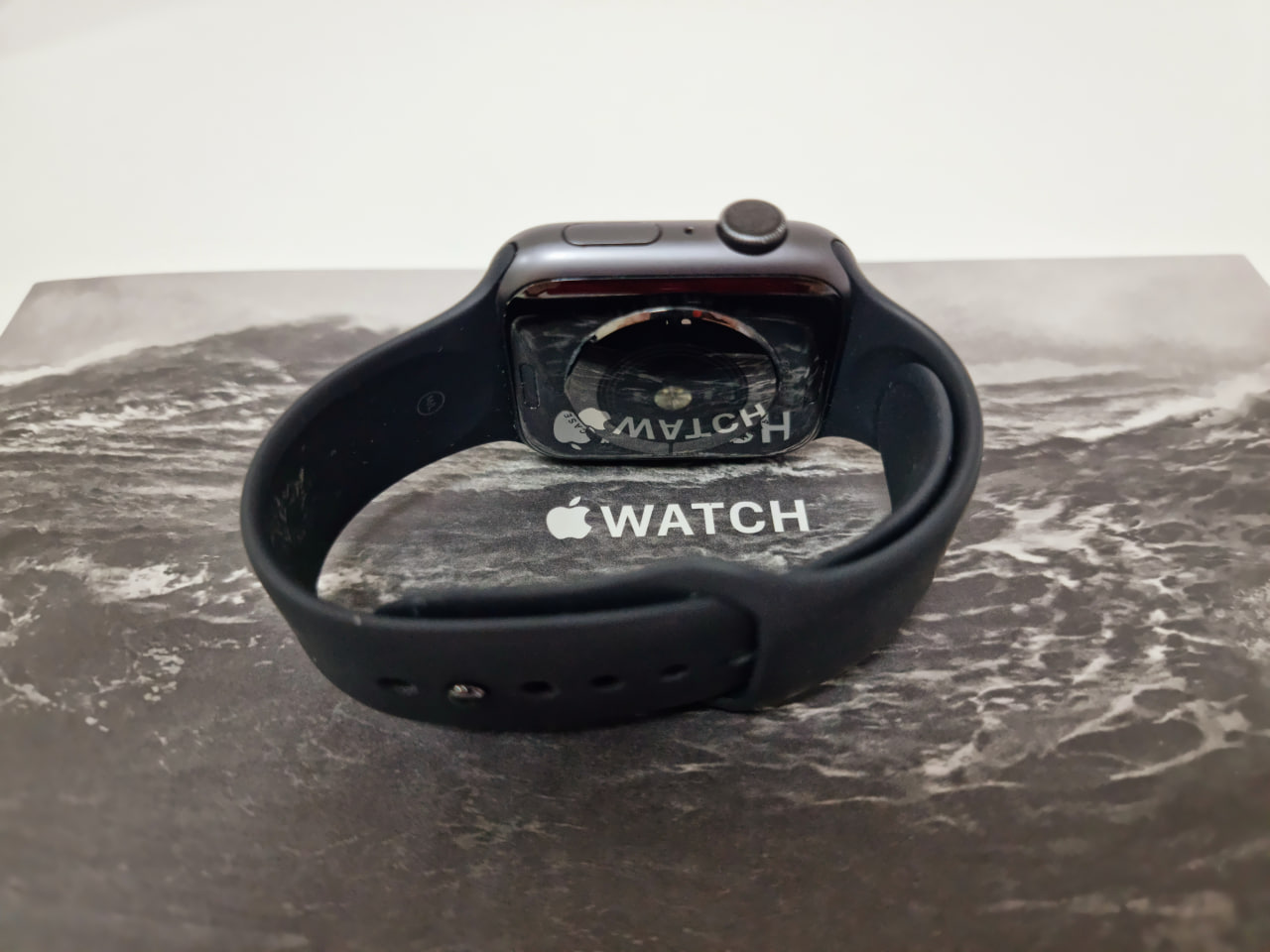Apple Watch SE 44 мм (2021) (MKQ63) черного цвета (Без коробки) - Б/У