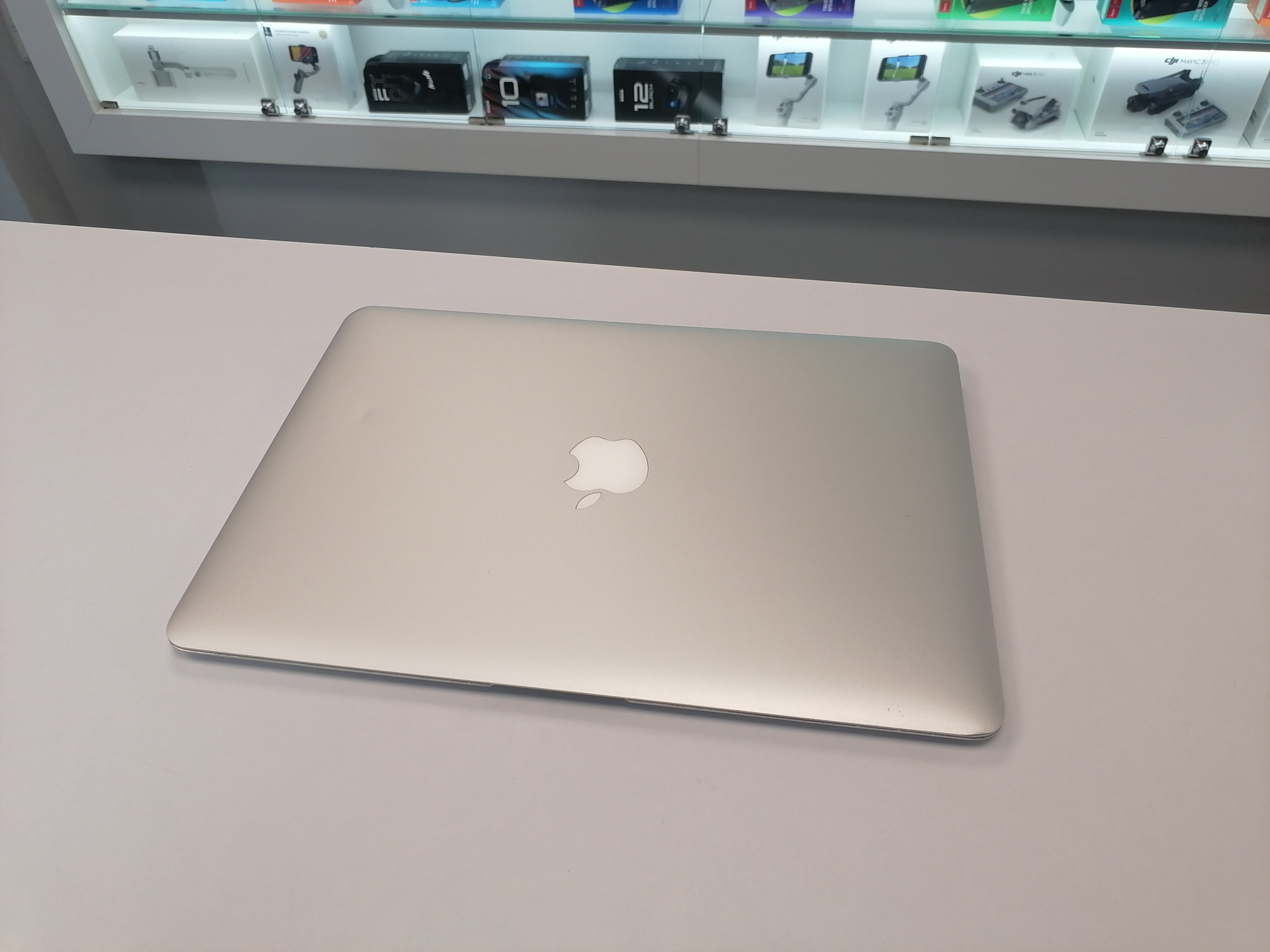 MacBook Air 13" (Early 2015) Silver (Core i7 2.2 GHz/8GB/256GB/SSD) (857 циклов / Без коробки) - БУ MacBook Air 13" (Early 2015) Silver (Core i7 2.2 GHz/8GB/256GB/SSD) (857 циклов / Без коробки) - БУ