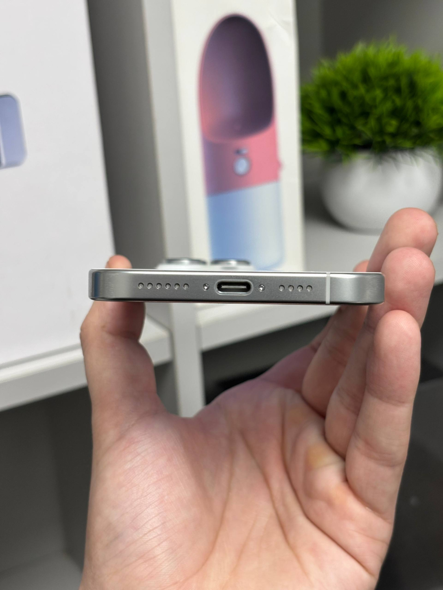 iPhone 16 Pro Max 512Gb White Titanium (1 sim + eSIM / 100%) - Б/У . . . iPhone 16 Pro Max 512Gb White Titanium (1 sim + eSIM / 100%) - Б/У . . .