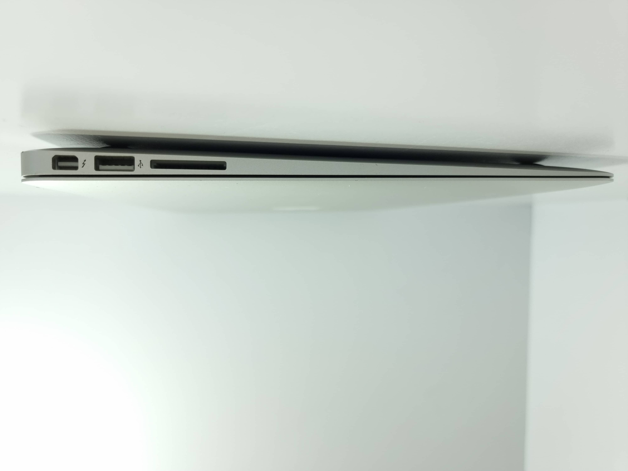 MacBook Air 13" (Mid 2017) MQD32 (Core i5 1,8 GHz/8Gb/128Gb SSD) (397 циклов / без коробки) - БУ MacBook Air 13" (Mid 2017) MQD32 (Core i5 1,8 GHz/8Gb/128Gb SSD) (397 циклов / без коробки) - БУ