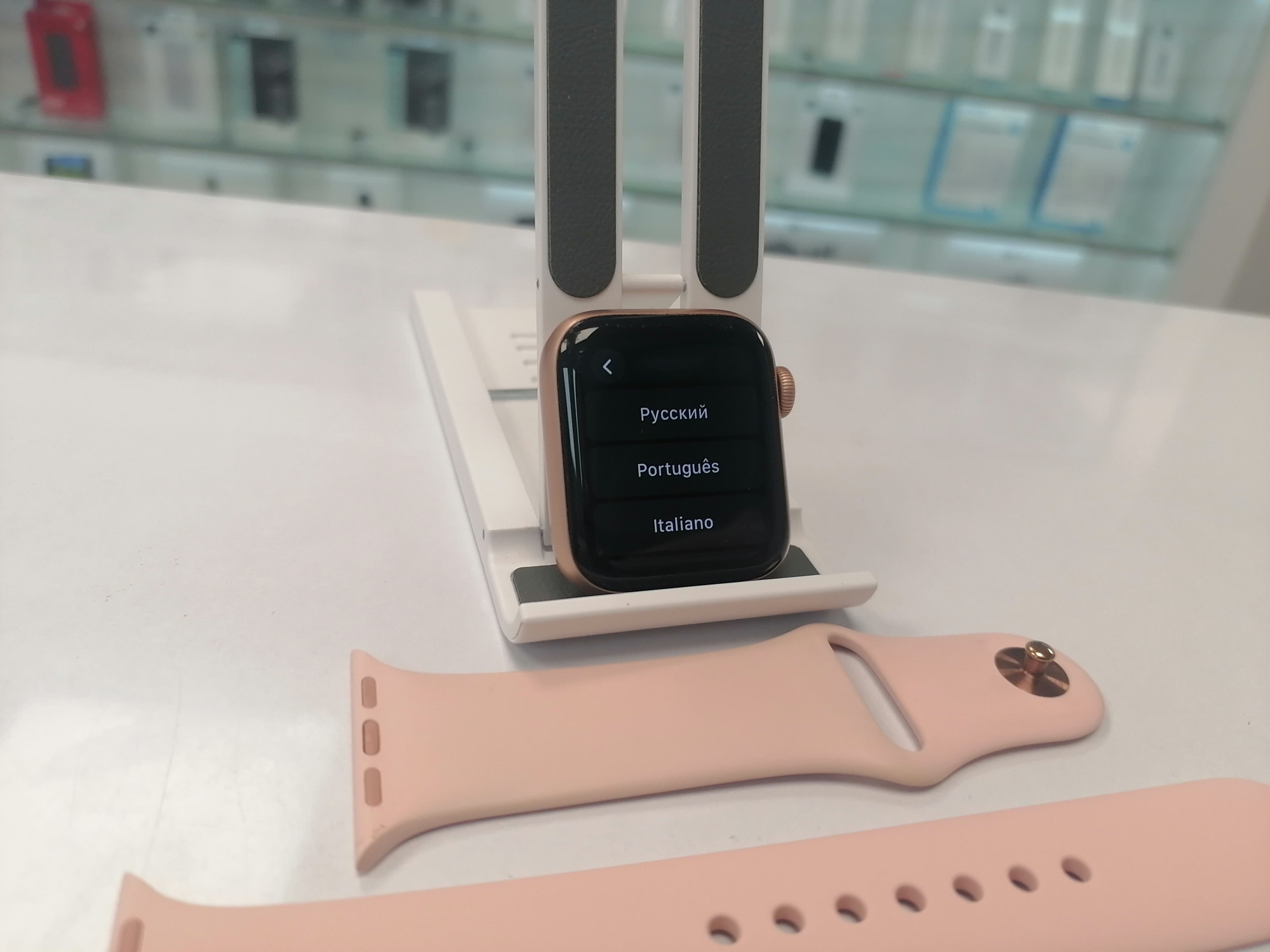 Apple Watch Series 4 40 мм (MU682) , корпус из алюминия золотого цвета - Б/У