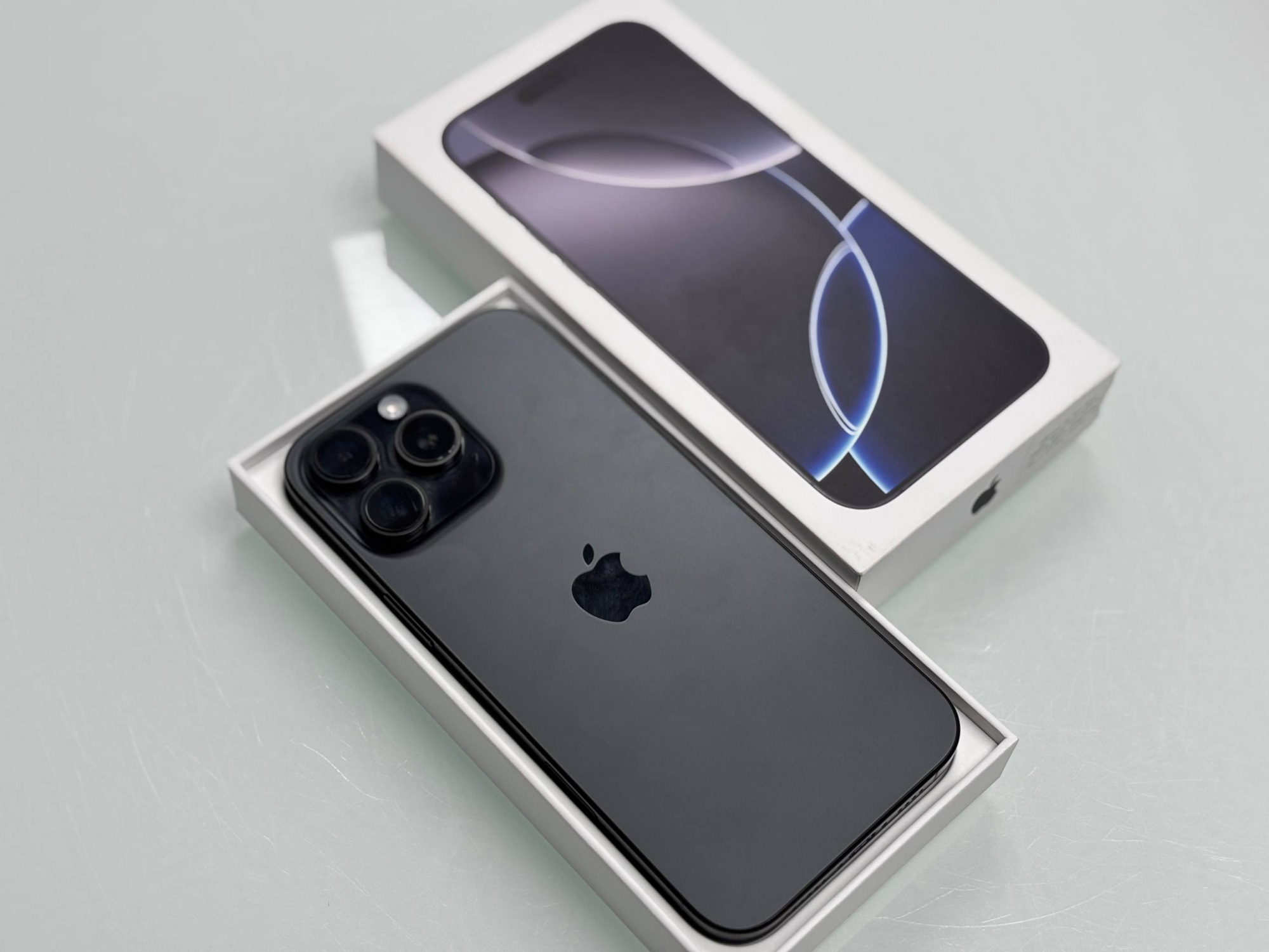 iPhone 16 Pro Max 256Gb Black Titanium (1 sim + eSIM / 100% / без коробки) - Б/У . . . iPhone 16 Pro Max 256Gb Black Titanium (1 sim + eSIM / 100% / без коробки) - Б/У . . .