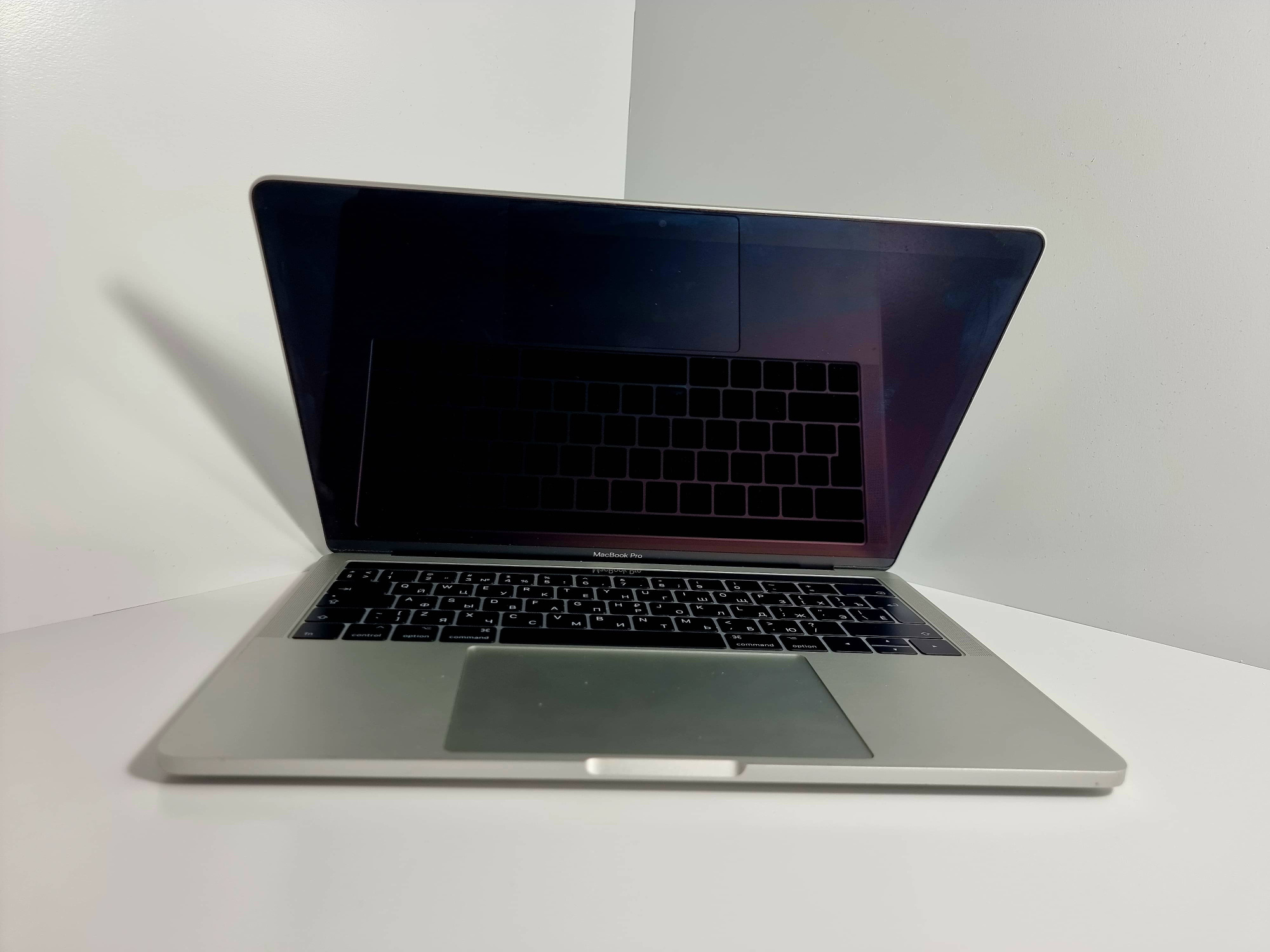 MacBook Pro 13" Touch Bar and Touch ID (Mid 2017) Silver (Core i5 3,1 GHz/16Gb/512Gb SSD) (395 циклов / без коробки) - БУ