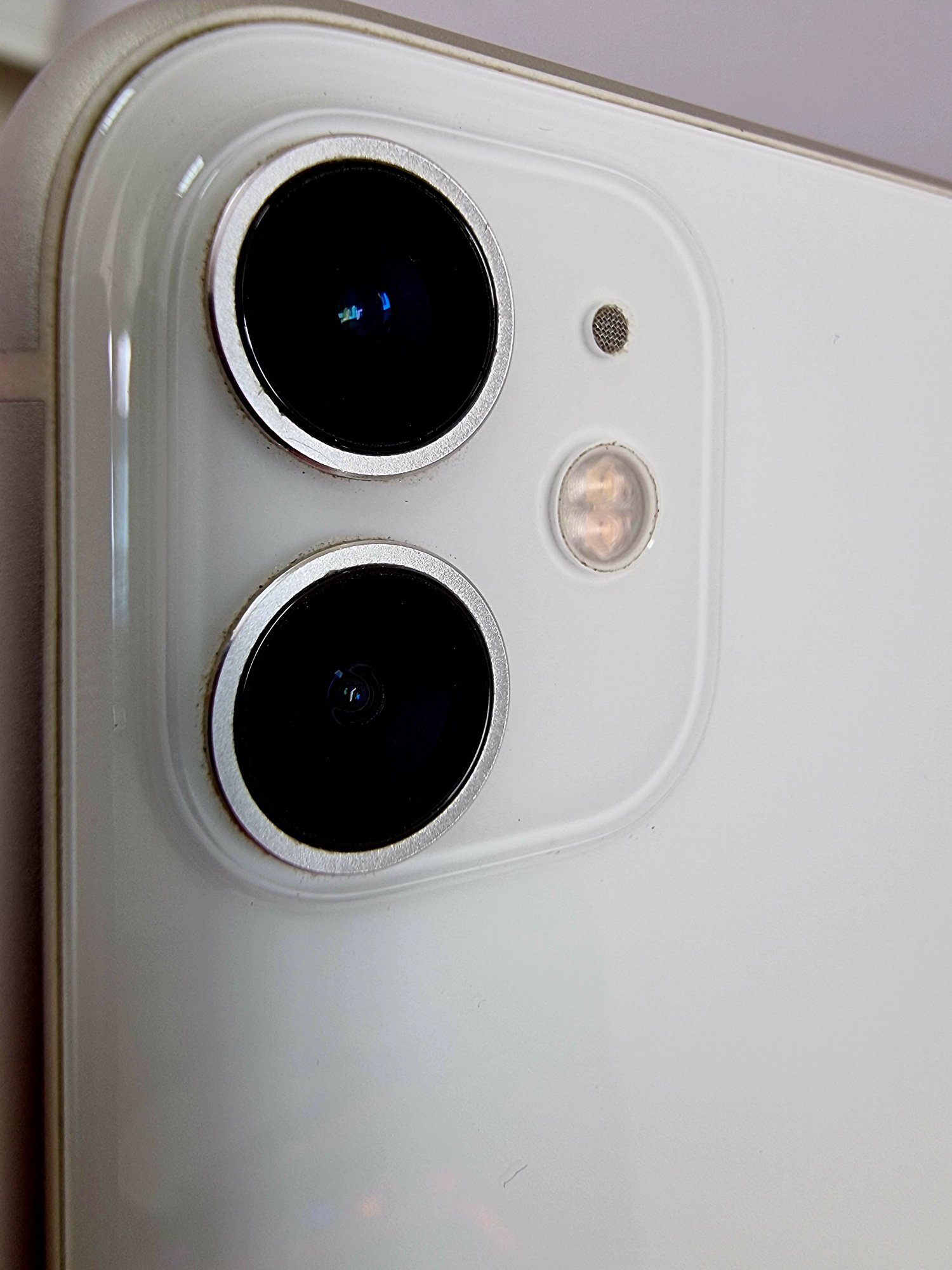 iPhone 11 128Gb White (77% / Без коробки / Темные полосы на экране) - Б/У . . +