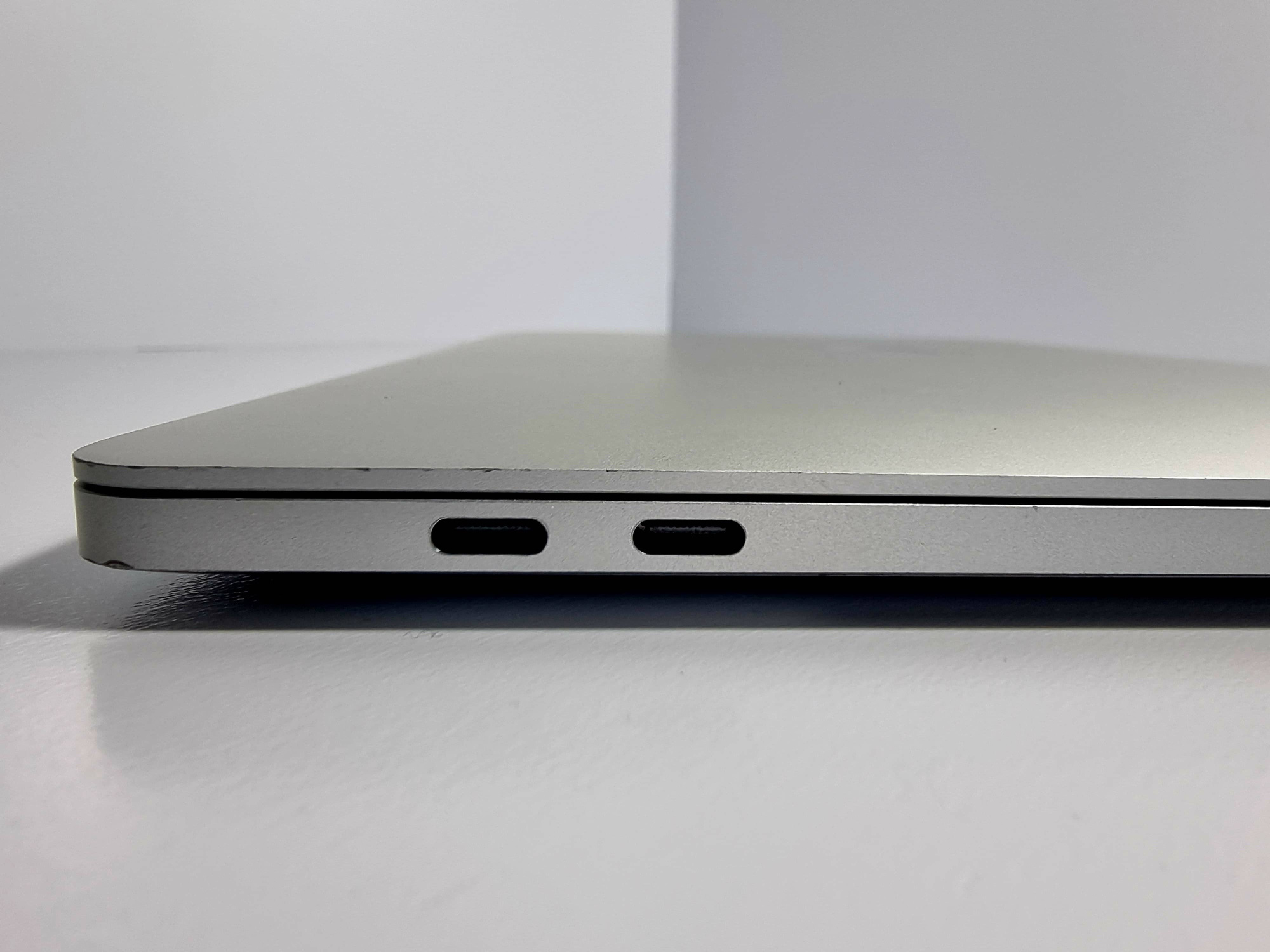 MacBook Pro 13" Touch Bar and Touch ID (Mid 2017) Silver (Core i5 3,1 GHz/16Gb/512Gb SSD) (395 циклов / без коробки) - БУ